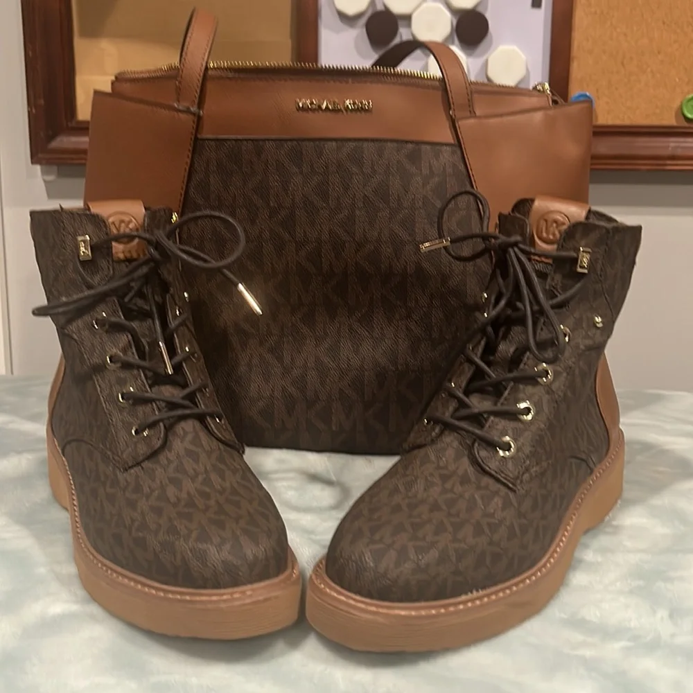 MK used brown and tan boot and purse set size 9 - Picture 6 of 10